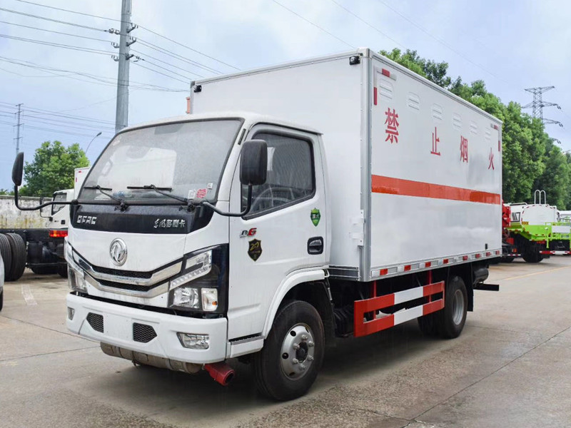 東風(fēng)4.1米（小黃牌）燃液體廂式運(yùn)輸車